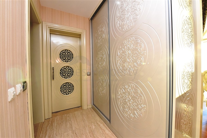 5+2 villa with stunning views in the center of Alanya