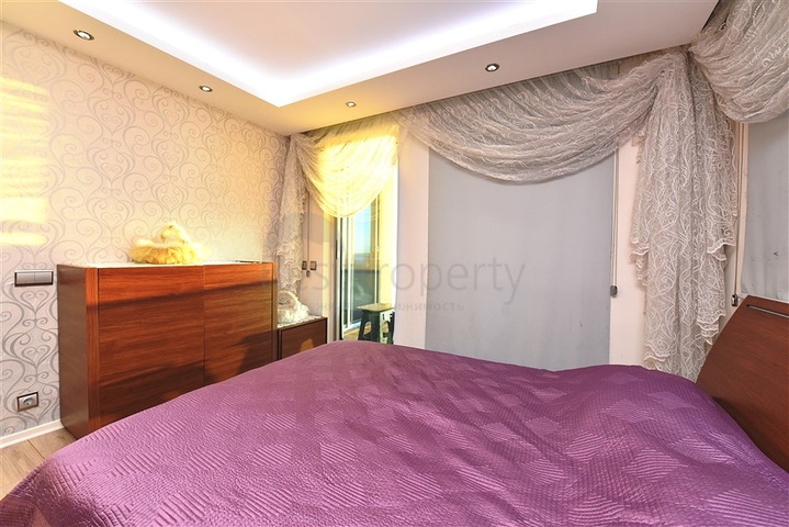 5+2 villa with stunning views in the center of Alanya