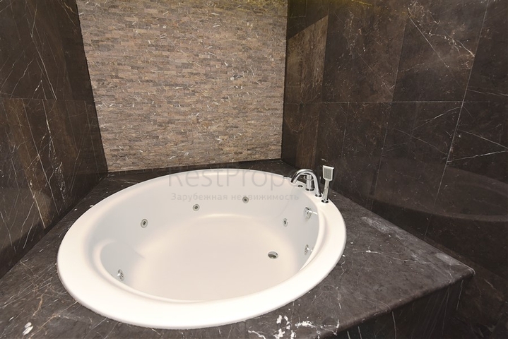 5+2 villa with stunning views in the center of Alanya