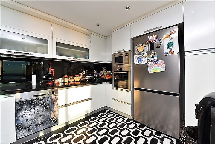 5+2 villa with stunning views in the center of Alanya