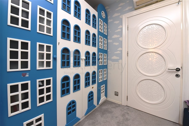 5+2 villa with stunning views in the center of Alanya