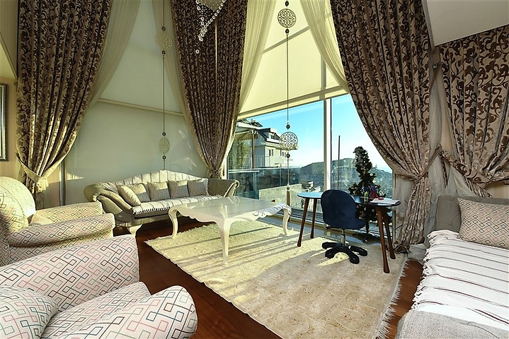 5+2 villa with stunning views in the center of Alanya