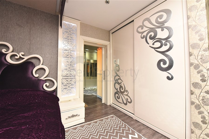 5+2 villa with stunning views in the center of Alanya