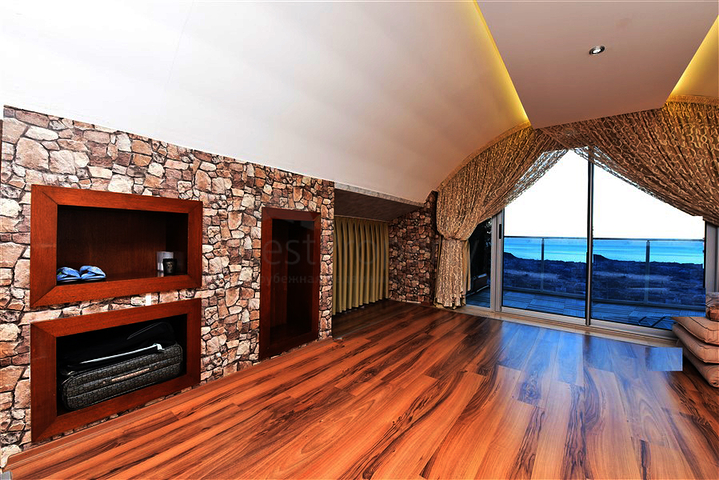 5+2 villa with stunning views in the center of Alanya