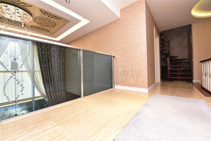 5+2 villa with stunning views in the center of Alanya