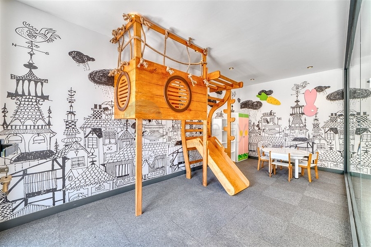 A new complex under construction in the Oba area