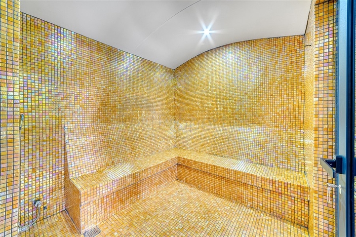 A new complex under construction in the Oba area