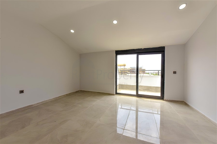 A new classic style project 400 m from the sea in the Oba area