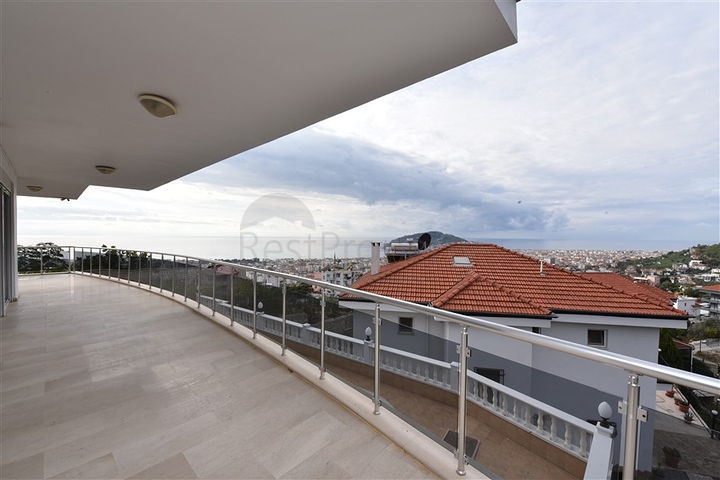 Luxury villa overlooking the Mediterranean Sea Luxury villa overlooking the Mediterranean Sea