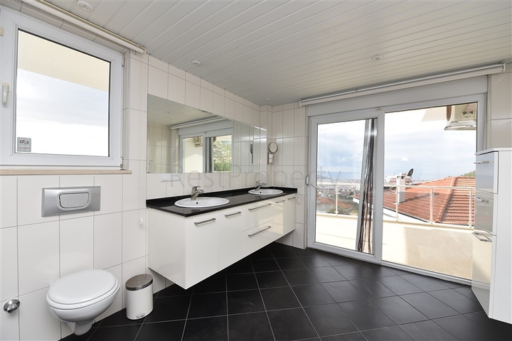 Luxury villa overlooking the Mediterranean Sea Luxury villa overlooking the Mediterranean Sea