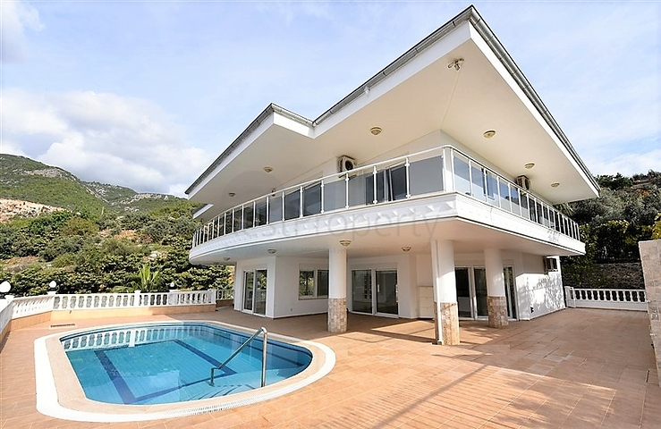 Luxury villa overlooking the Mediterranean Sea Luxury villa overlooking the Mediterranean Sea