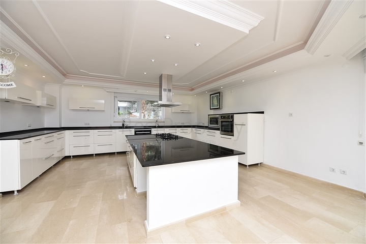 Luxury villa overlooking the Mediterranean Sea Luxury villa overlooking the Mediterranean Sea