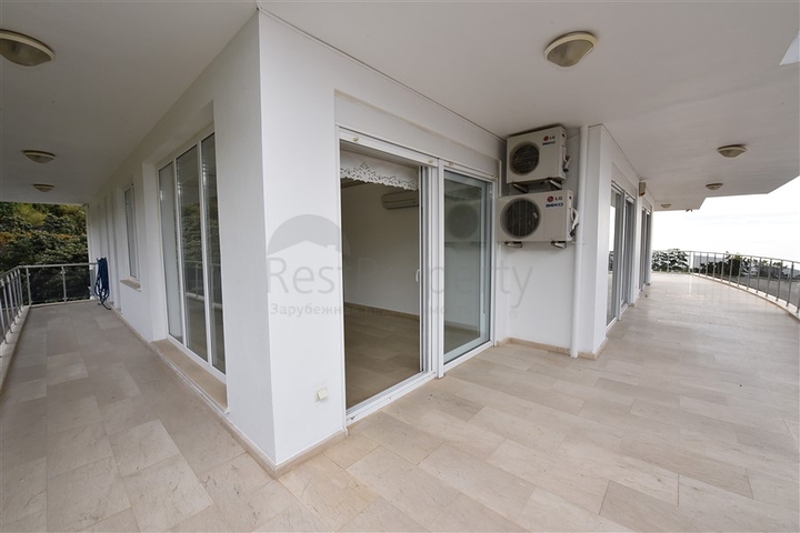 Luxury villa overlooking the Mediterranean Sea Luxury villa overlooking the Mediterranean Sea