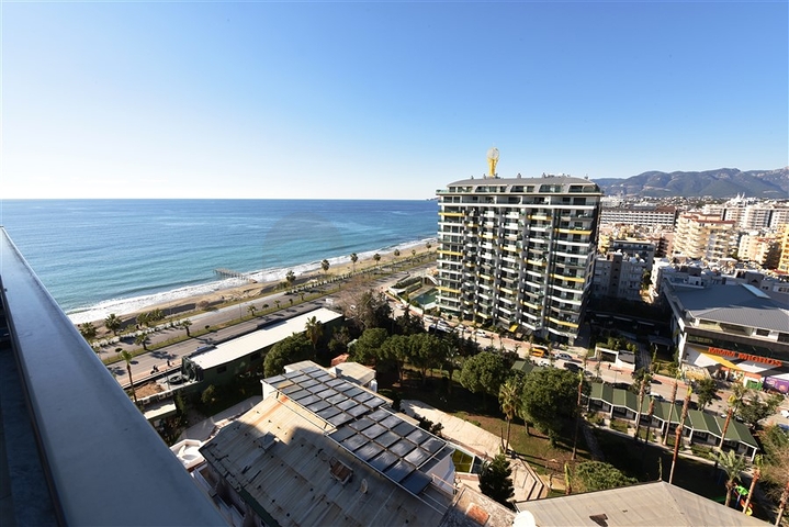 2+1 penthouse on the first coastline in the Mahmutlar area
