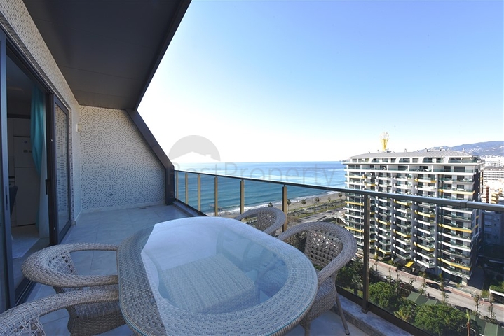 2+1 penthouse on the first coastline in the Mahmutlar area