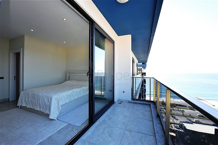 2+1 penthouse on the first coastline in the Mahmutlar area