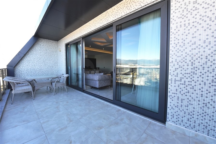 2+1 penthouse on the first coastline in the Mahmutlar area