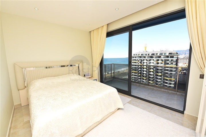 2+1 penthouse on the first coastline in the Mahmutlar area