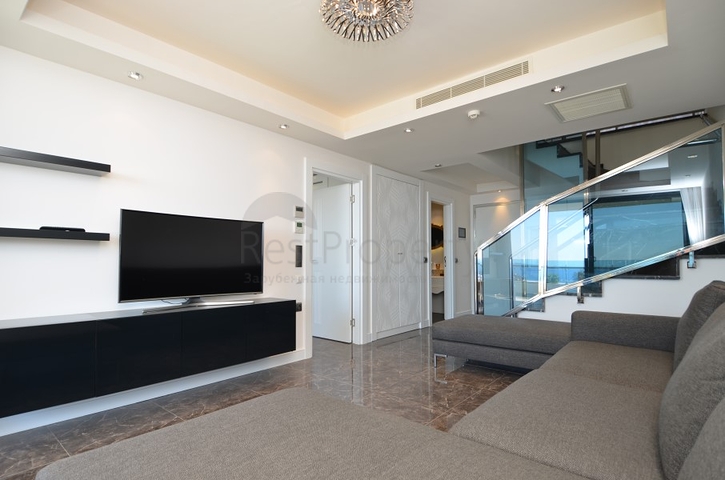 3+2 penthouse in a prestigious project in Konakli district