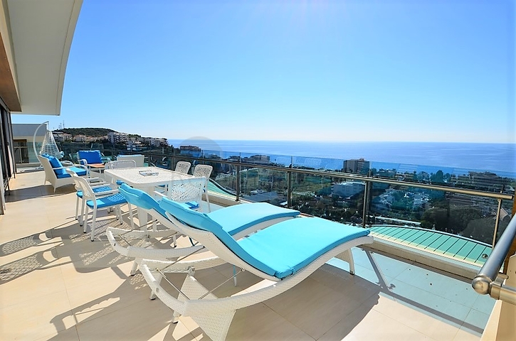 3+2 penthouse in a prestigious project in Konakli district