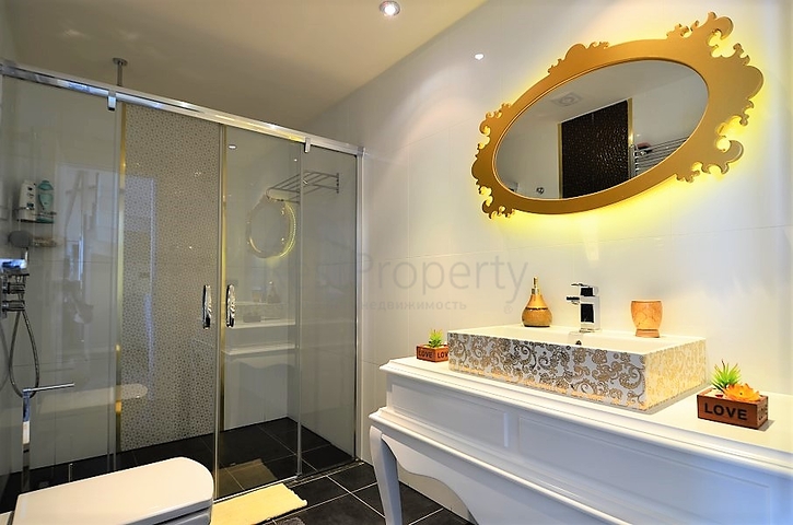 3+2 penthouse in a prestigious project in Konakli district