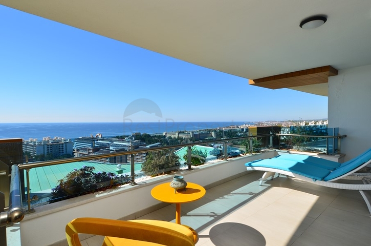 3+2 penthouse in a prestigious project in Konakli district