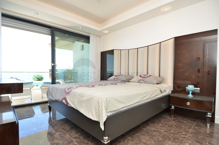 3+2 penthouse in a prestigious project in Konakli district