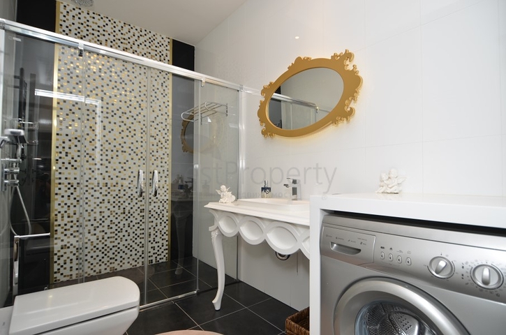 3+2 penthouse in a prestigious project in Konakli district