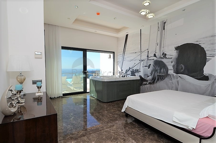 3+2 penthouse in a prestigious project in Konakli district