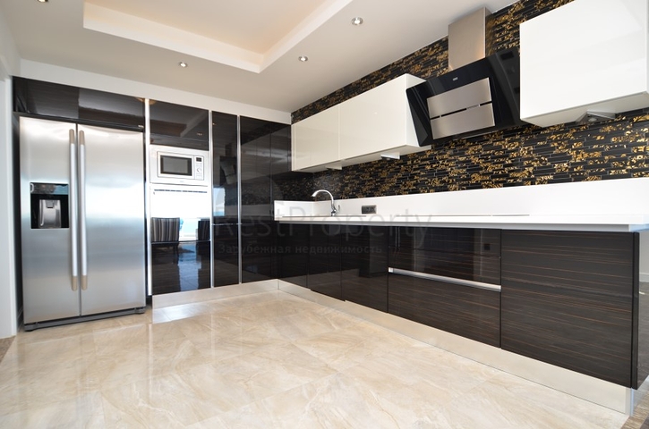 3+2 penthouse in a prestigious project in Konakli district