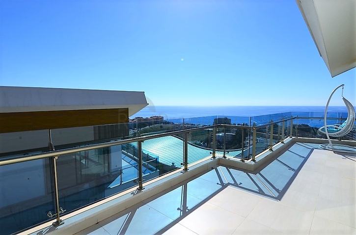 3+2 penthouse in a prestigious project in Konakli district