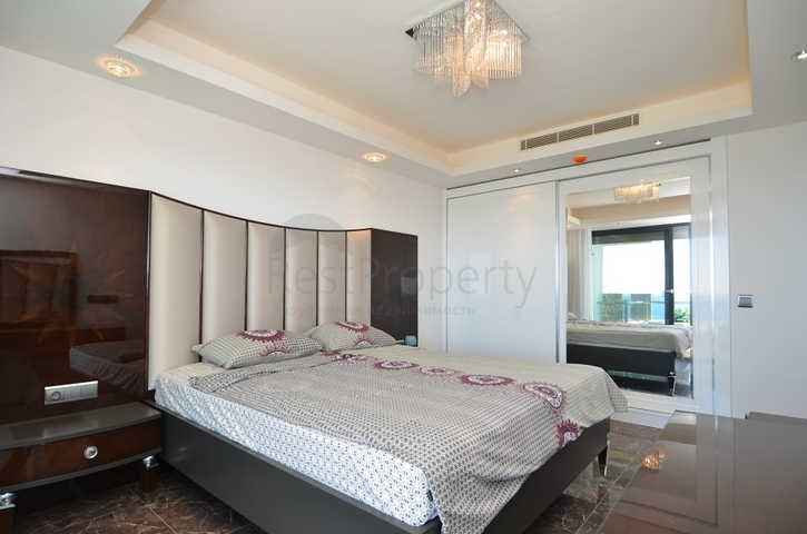 3+2 penthouse in a prestigious project in Konakli district