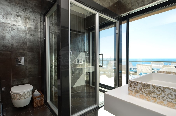 3+2 penthouse in a prestigious project in Konakli district