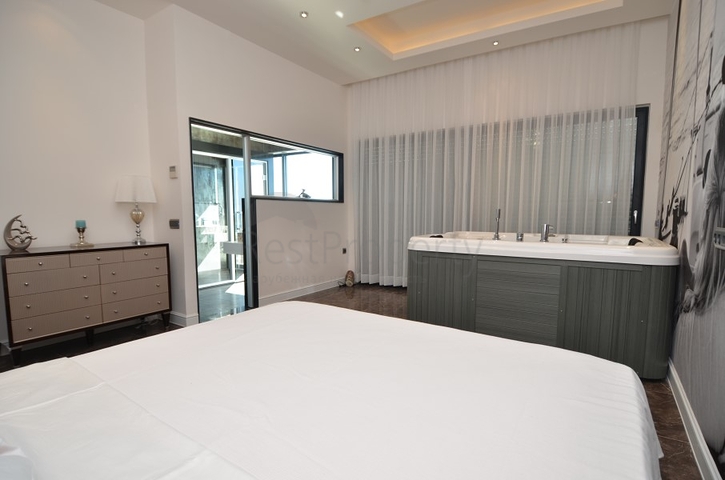 3+2 penthouse in a prestigious project in Konakli district