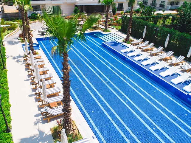 Two-bedroom apartment in a luxury complex in the center of Alanya