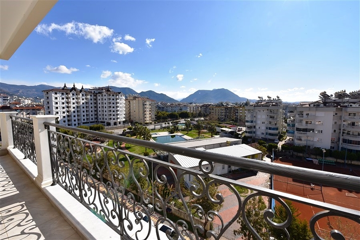Two-bedroom apartment in a luxury complex in the center of Alanya