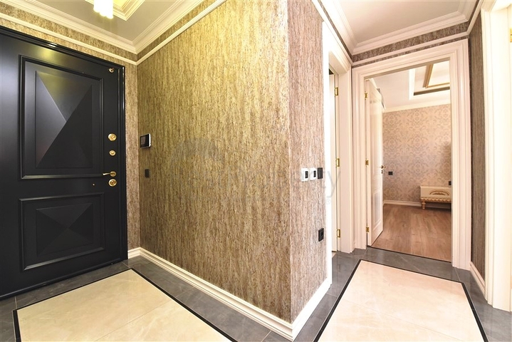 Two-bedroom apartment in a luxury complex in the center of Alanya