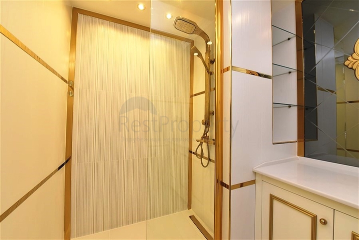 Two-bedroom apartment in a luxury complex in the center of Alanya