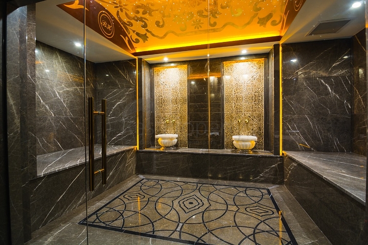 Two-bedroom apartment in a luxury complex in the center of Alanya