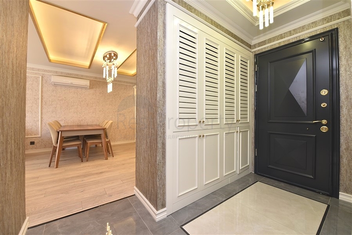 Two-bedroom apartment in a luxury complex in the center of Alanya