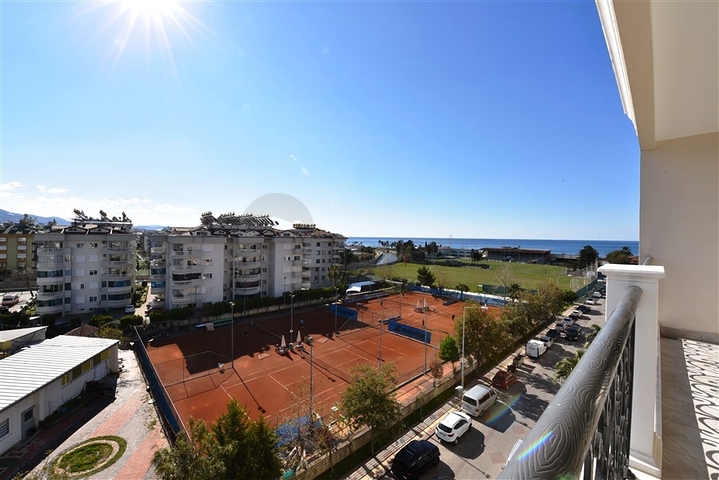 Two-bedroom apartment in a luxury complex in the center of Alanya