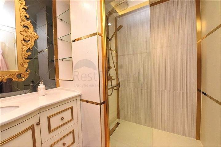 Two-bedroom apartment in a luxury complex in the center of Alanya
