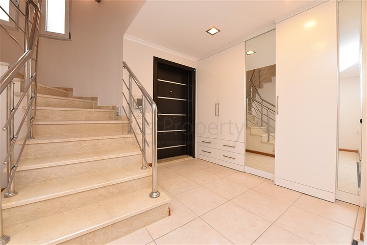 Urban-type villa 250 meters from the sea