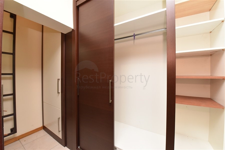 Urban-type villa 250 meters from the sea