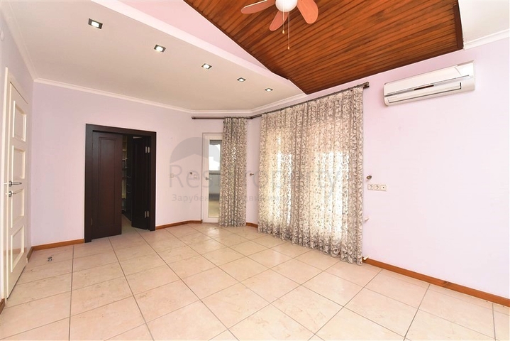 Urban-type villa 250 meters from the sea