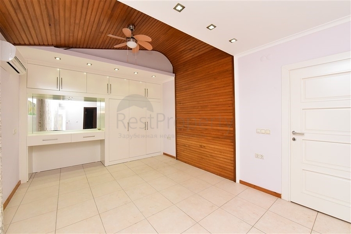 Urban-type villa 250 meters from the sea