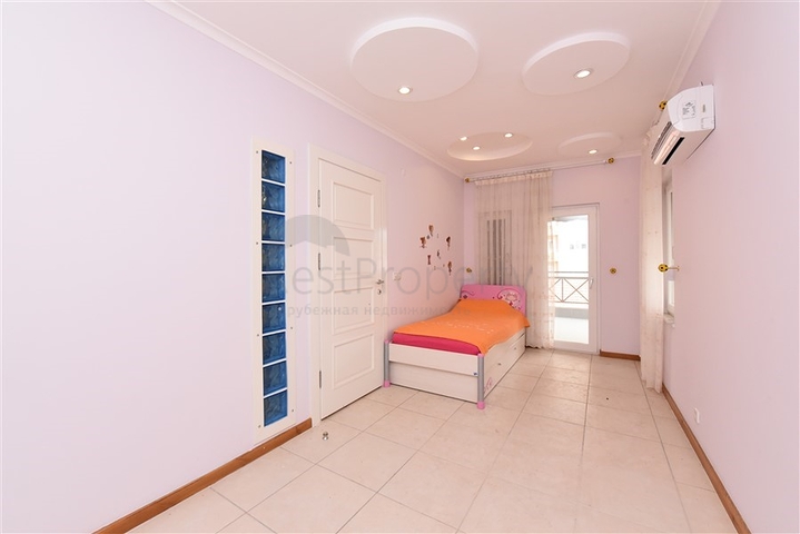 Urban-type villa 250 meters from the sea