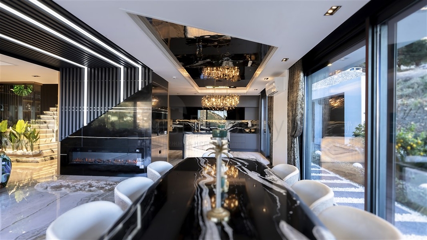 Luxury villas with panoramic views of the Mediterranean Sea