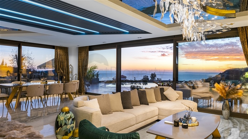 Luxury villas with panoramic views of the Mediterranean Sea