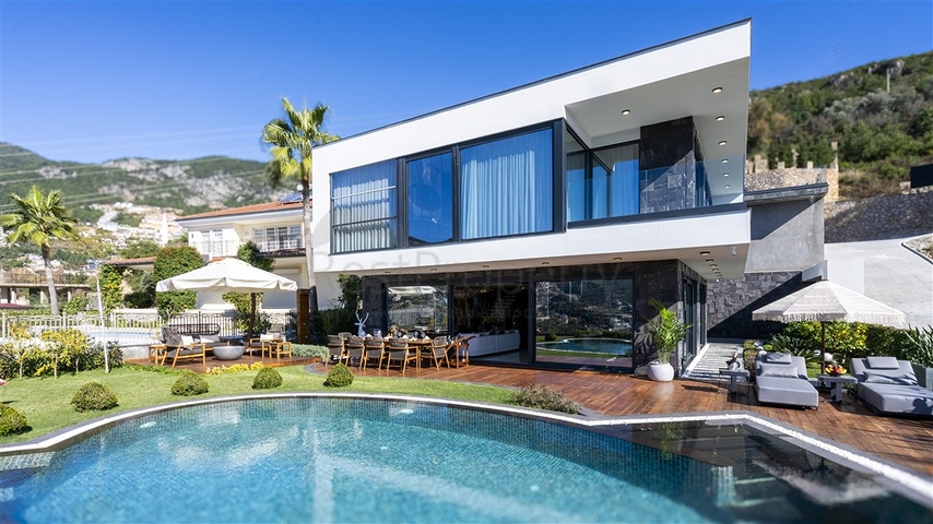 Luxury villas with panoramic views of the Mediterranean Sea